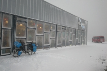 Icewear à la sortie de Vik, en islande à vélo en hiver